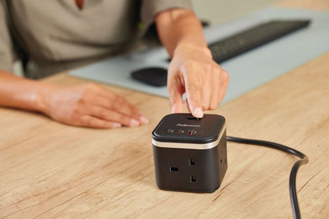 Fellowes Power Cube Type G UK/IE 3 Sockets 1 USB-A + 2 USB-C Ports Black 100136979 image 3