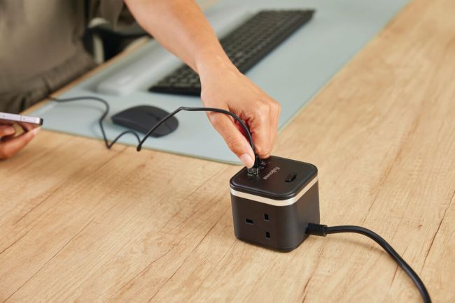 Fellowes Power Cube Type G UK/IE 3 Sockets 1 USB-A + 2 USB-C Ports Black 100136979 image 4