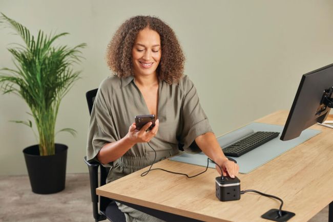 Fellowes Power Cube Type G UK/IE 3 Sockets 1 USB-A + 2 USB-C Ports Black 100136979 image 5