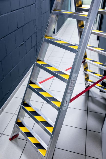 Durable DURALINE GRIP+ Strong Anti Slip Hazard Warning Floor Tape 50mmx15m Yellow/Black 1097130 image 4