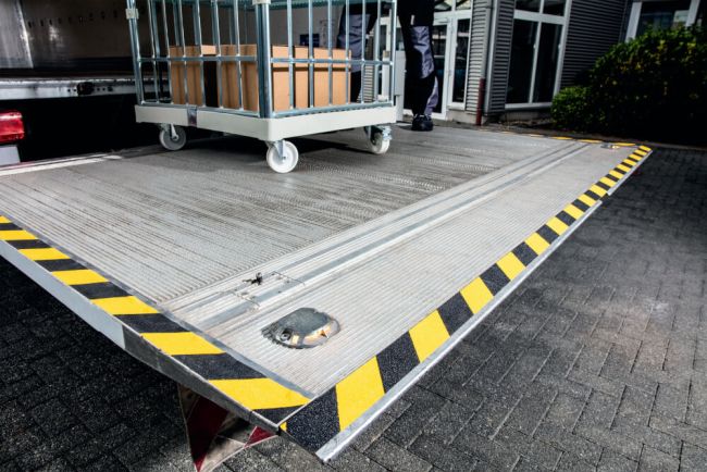 Durable DURALINE GRIP+ Strong Anti Slip Hazard Warning Floor Tape 50mmx15m Yellow/Black 1097130 image 6