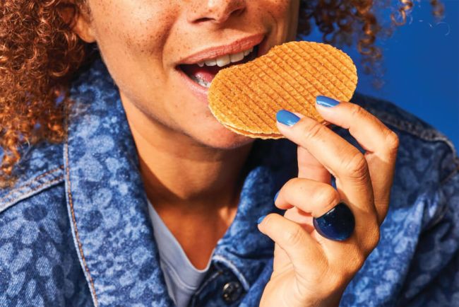 Daelmans Jumbo Caramel Stroopwafels (Pack of 24) 70101208 image 3