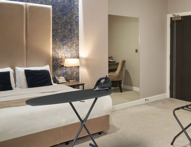 Sherwood 2000W Steam Iron with Fitted Plug Black 6108 image 3