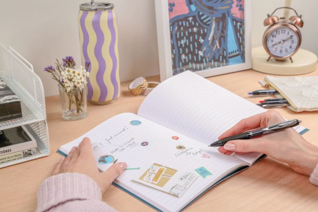 Uni-Ball Signo 207E Rollerball Gel Pen Black (Pack of 12) 308668000 image 4