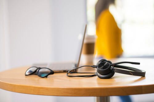 Poly Voyager 4320 Wireless Binaural USB-A Headset MS Teams Certified + BT700 Dongle 77Y98AA image 4