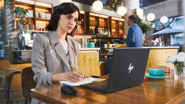 Poly Voyager Surround 80 UC USB-C Headset +USB-C/A Adapter 8G7T9AA image 5