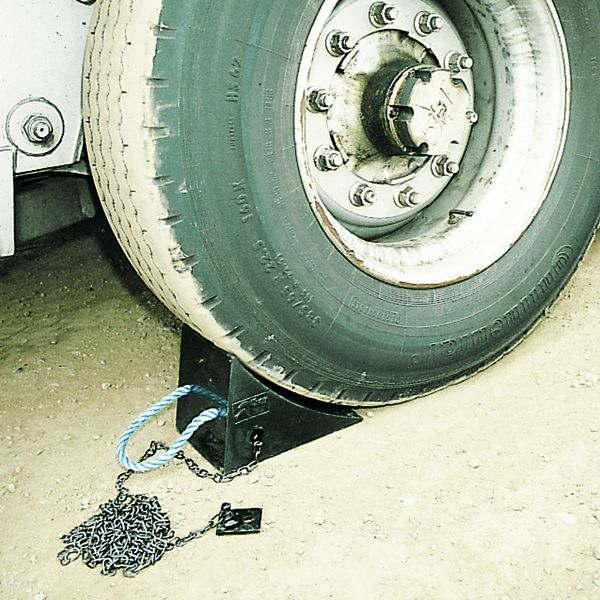 Moulded Rubber Wheel Chock 330114 image