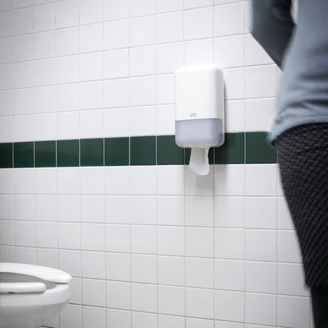 Tork Folded Toilet Paper White (Pack of 8712) 114277 image 3