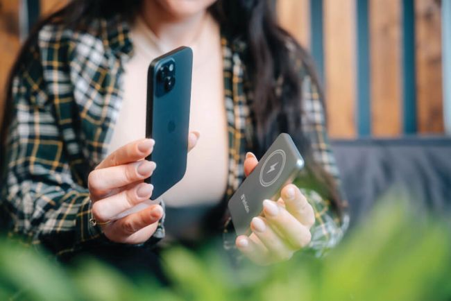 Verbatim Charge n Go Power Bank Magnetic Wireless Charging 5000mAh Grey 32244 image 5